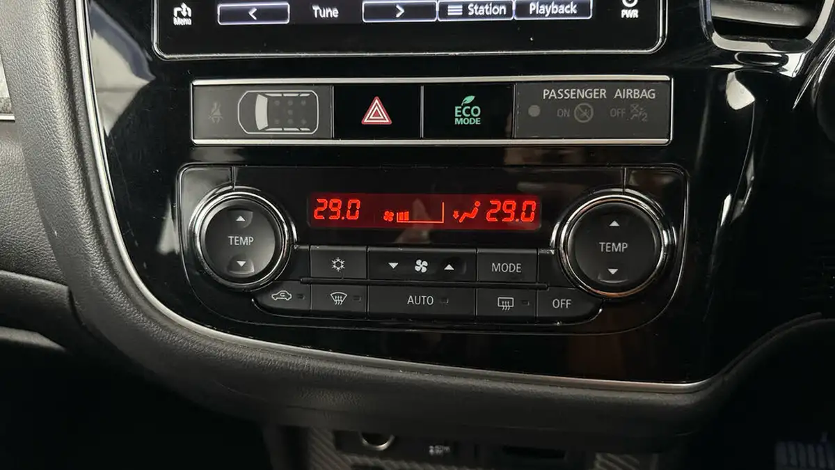 2018-mitsubishi-outlander-24-5h-phev-big-33