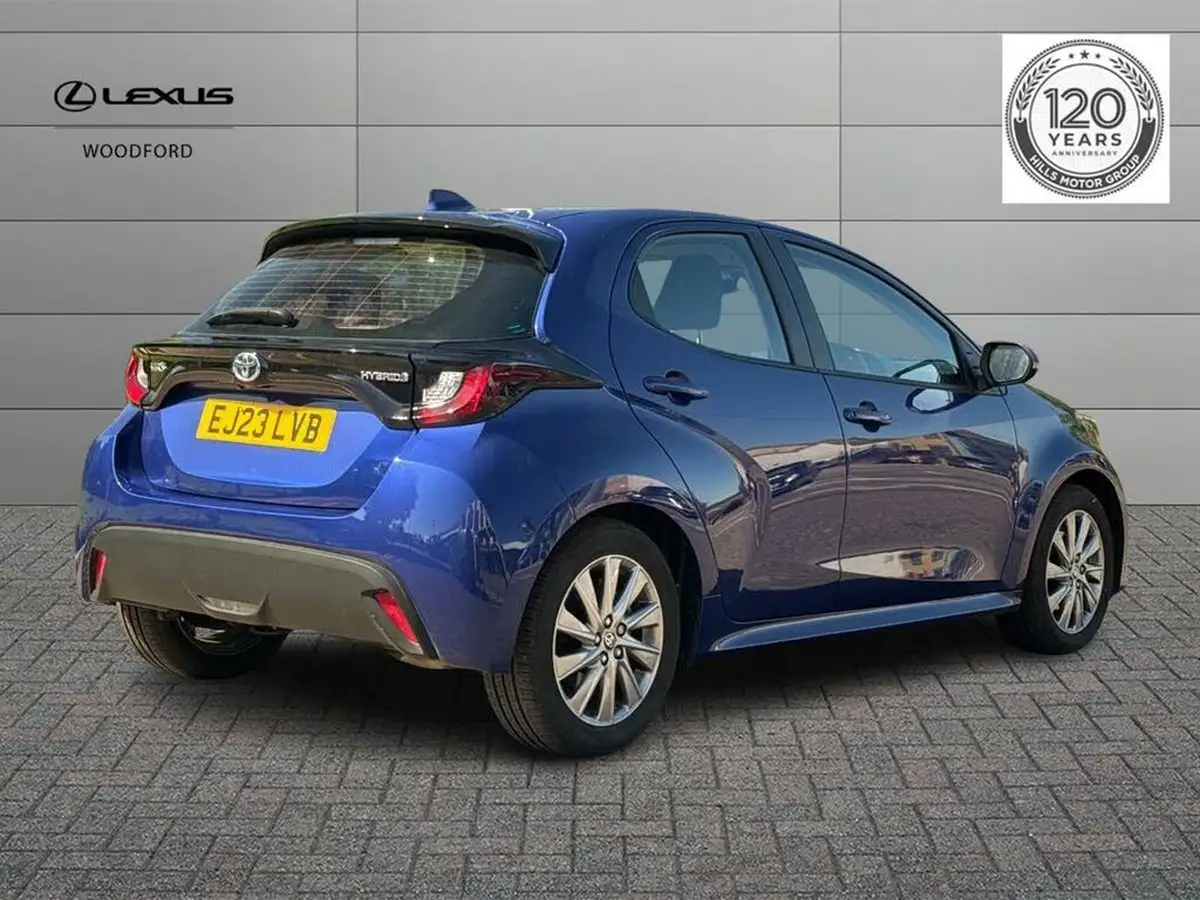 2023-toyota-yaris-15-vvt-i-icon-big-2