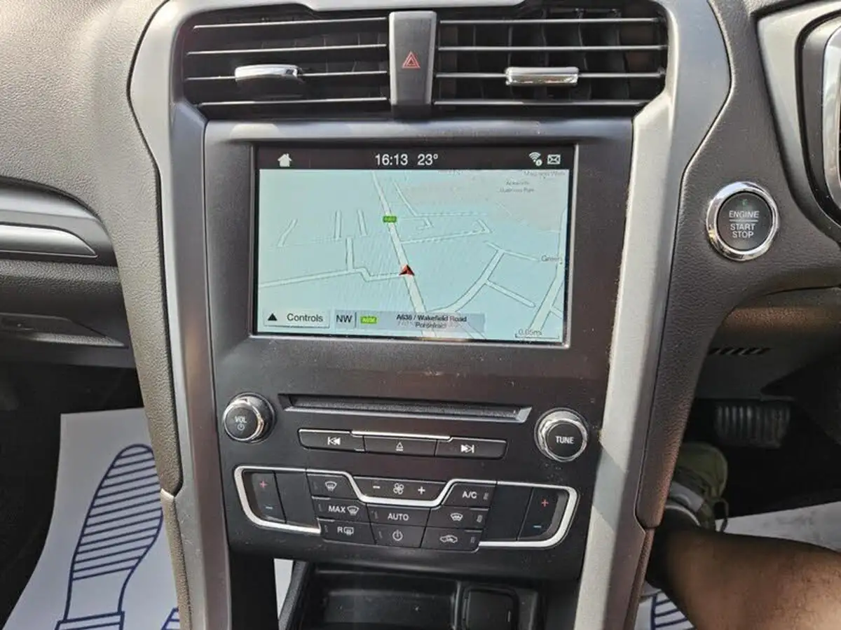 2017-ford-mondeo-20tdci-titanium-180ps-hatchback-powershift-big-13