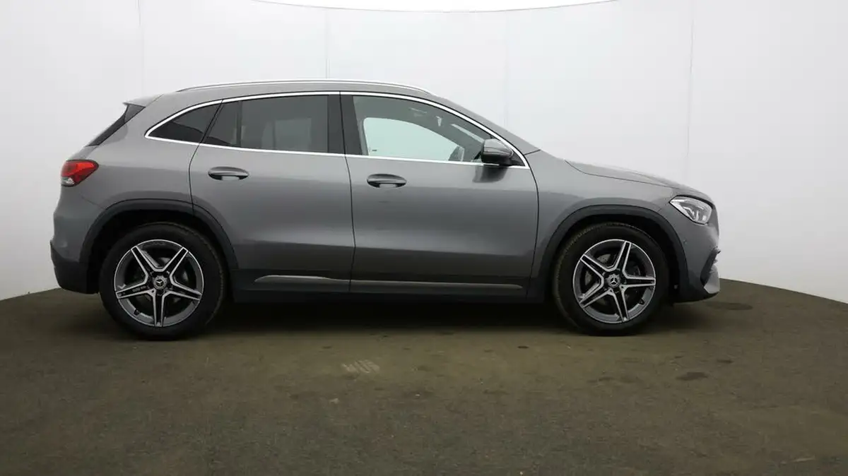 2022-mercedes-benz-gla-class-13-gla-200-amg-line-executive-big-52
