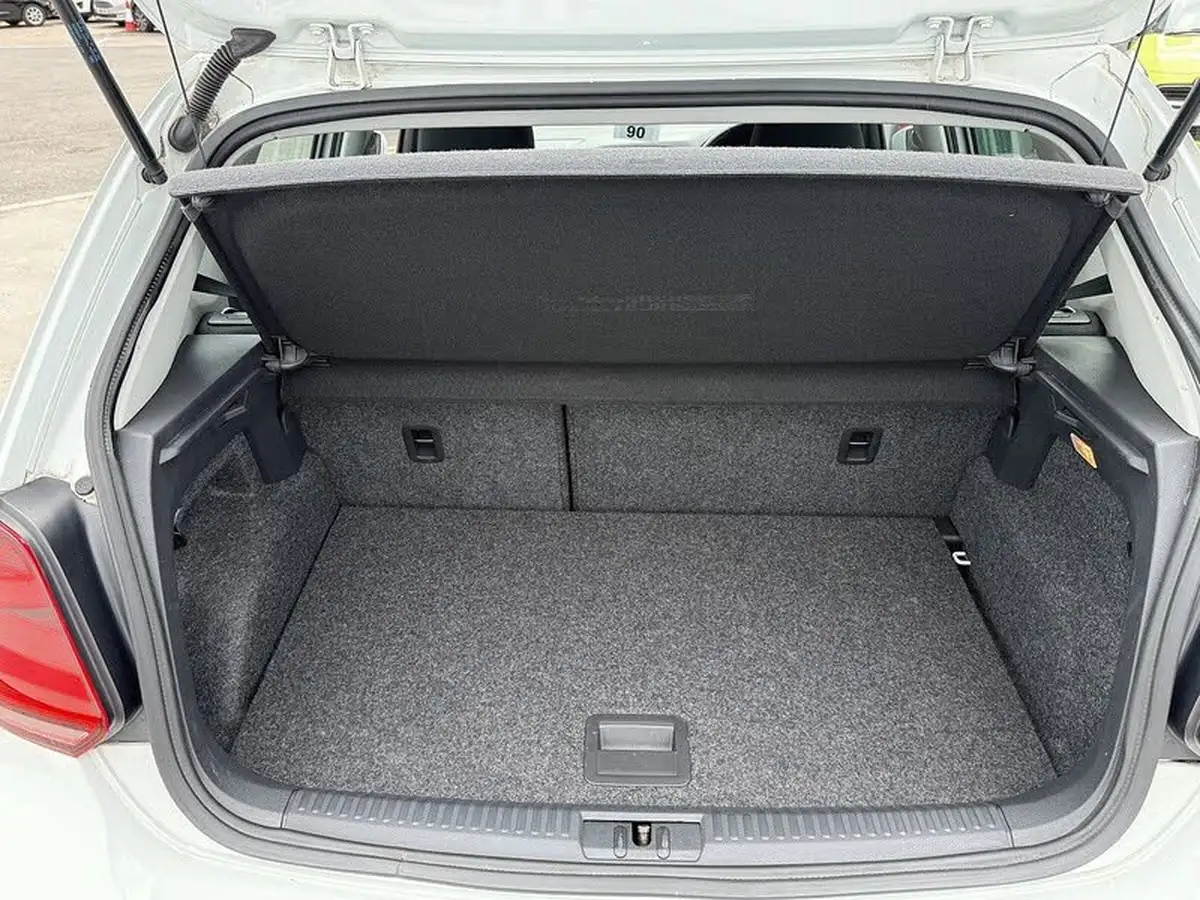 2015-volkswagen-polo-big-8