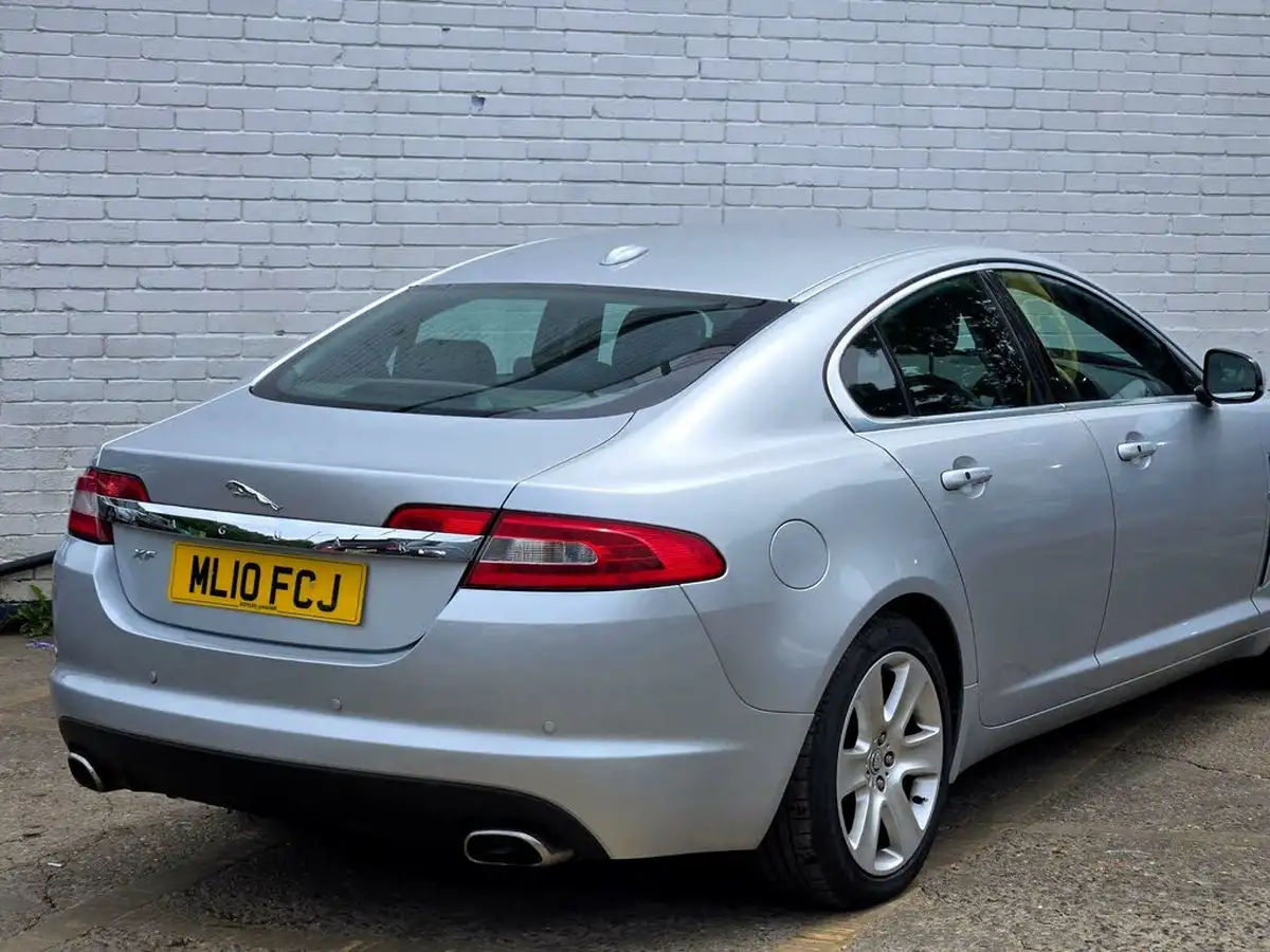 2010-jaguar-xf-30-premium-luxury-big-23
