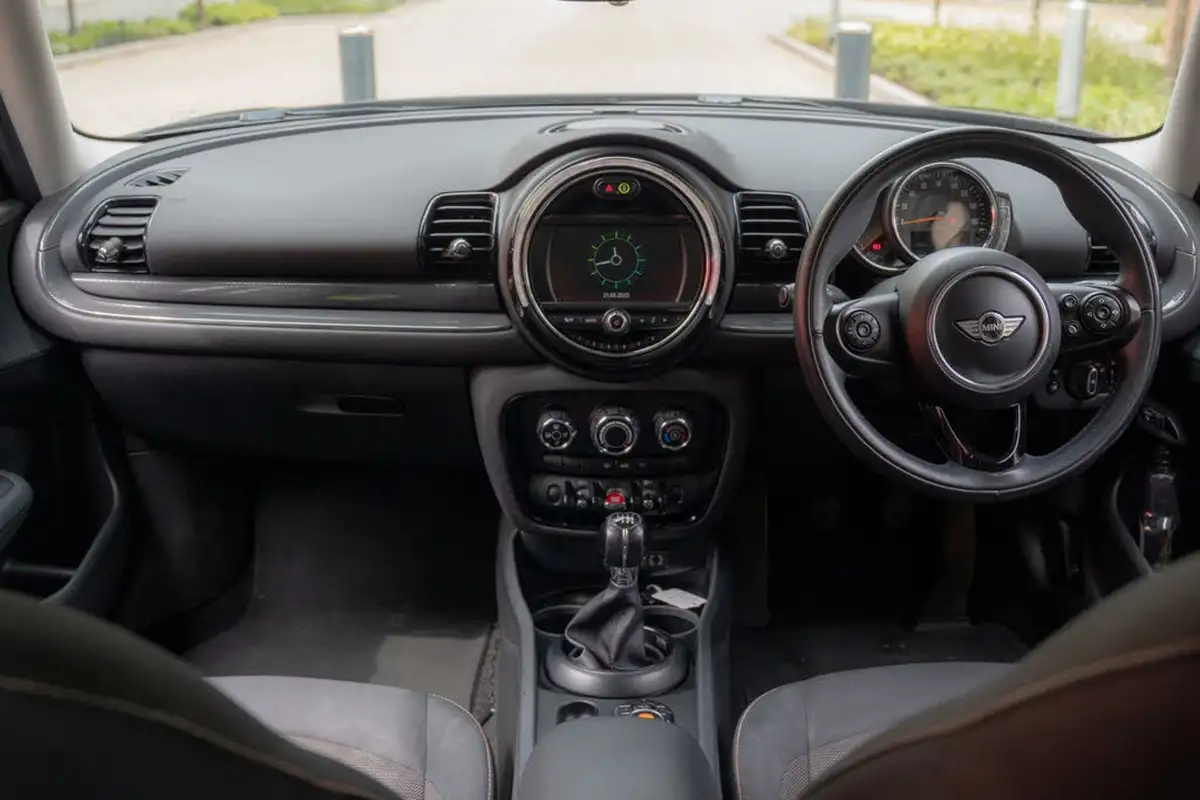 2018-mini-clubman-15-cooper-ss-big-47