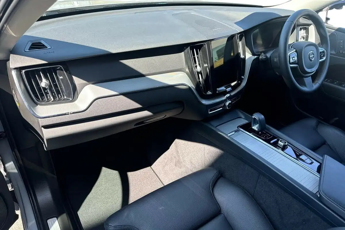 2024-volvo-xc60-20-b5-plus-big-1