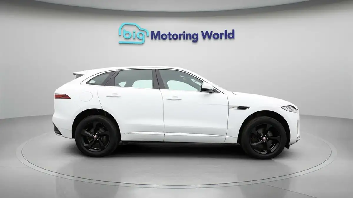 2022-jaguar-f-pace-20-d200-r-dynamic-s-big-7