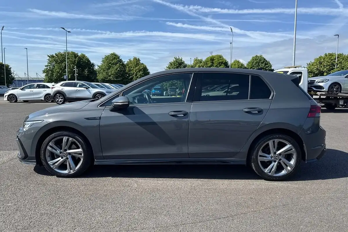 2022-volkswagen-golf-15-tsi-r-line-130ps-hatchback-big-30