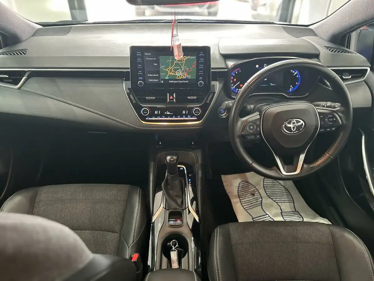 2021-toyota-corolla-18-vvt-i-design-trk-touring-sports-5d-big-14