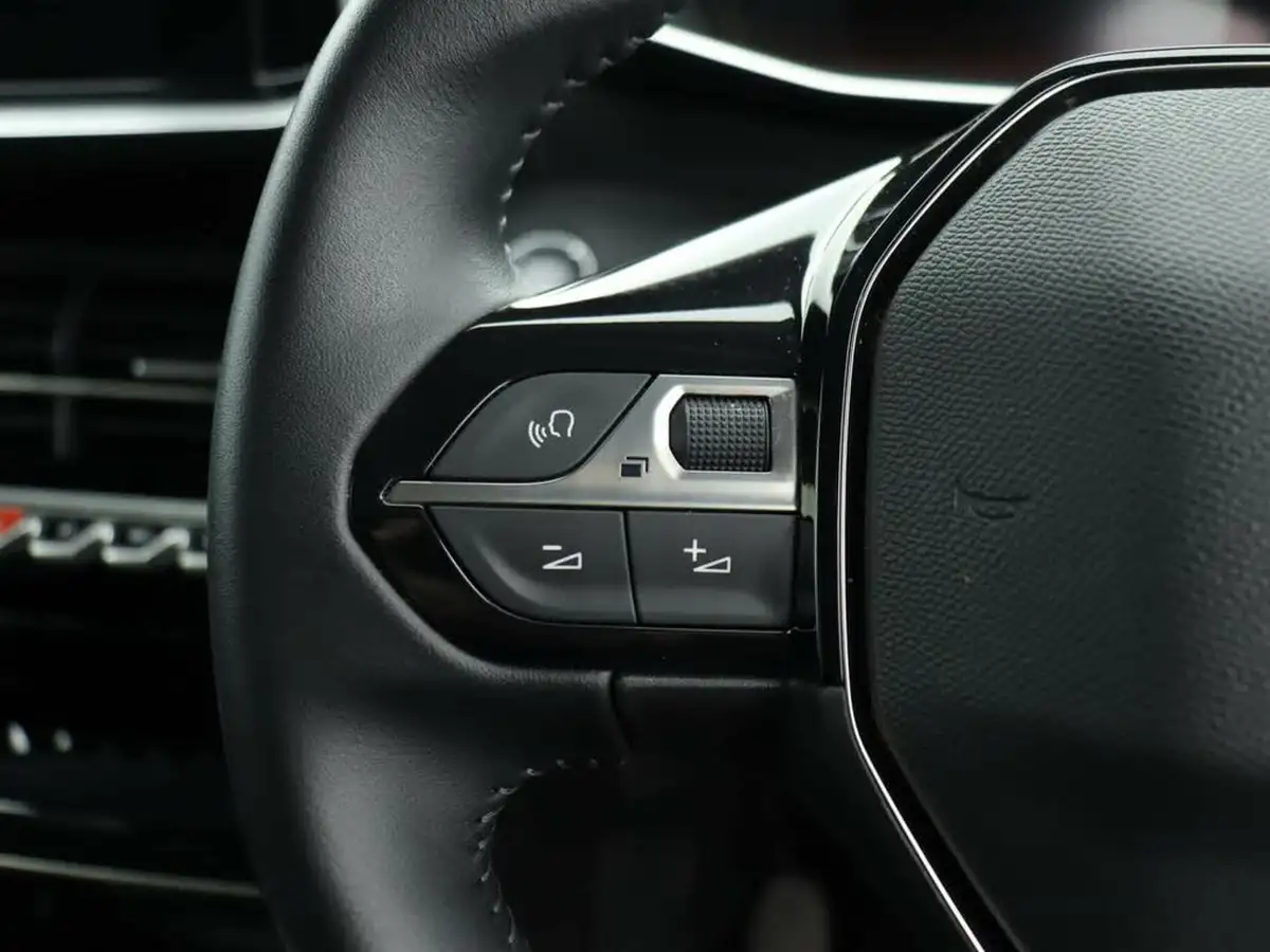 2020-peugeot-208-12-puretech-allure-100bhp-big-24