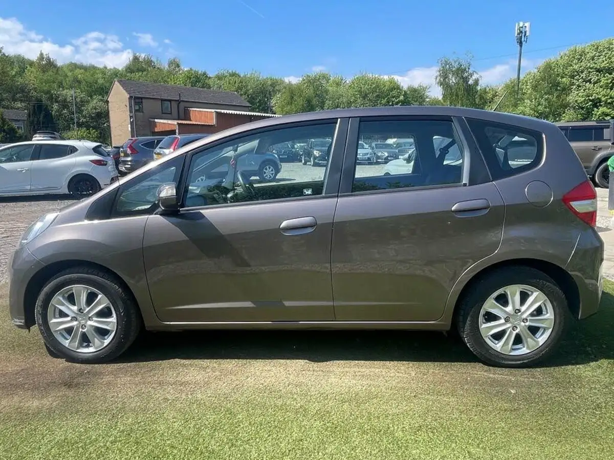 2011-honda-jazz-14-es-big-13