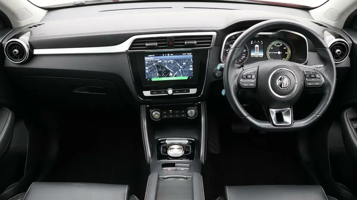 2021-mg-zs-suv-e-exclusive-ev-big-13