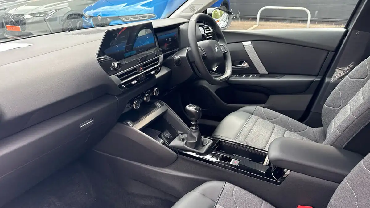 2023-citroen-c4-12-puretech-sense-big-11