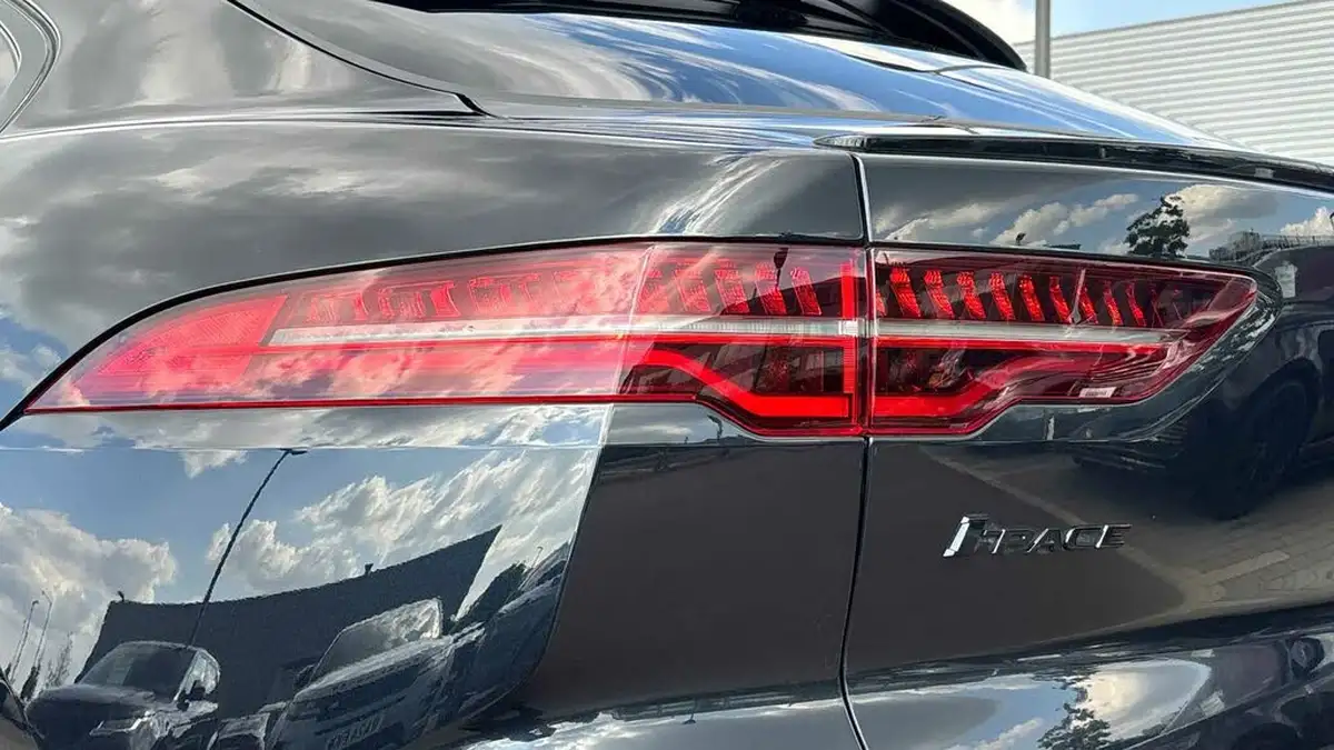 2023-jaguar-i-pace-ev400-black-big-18