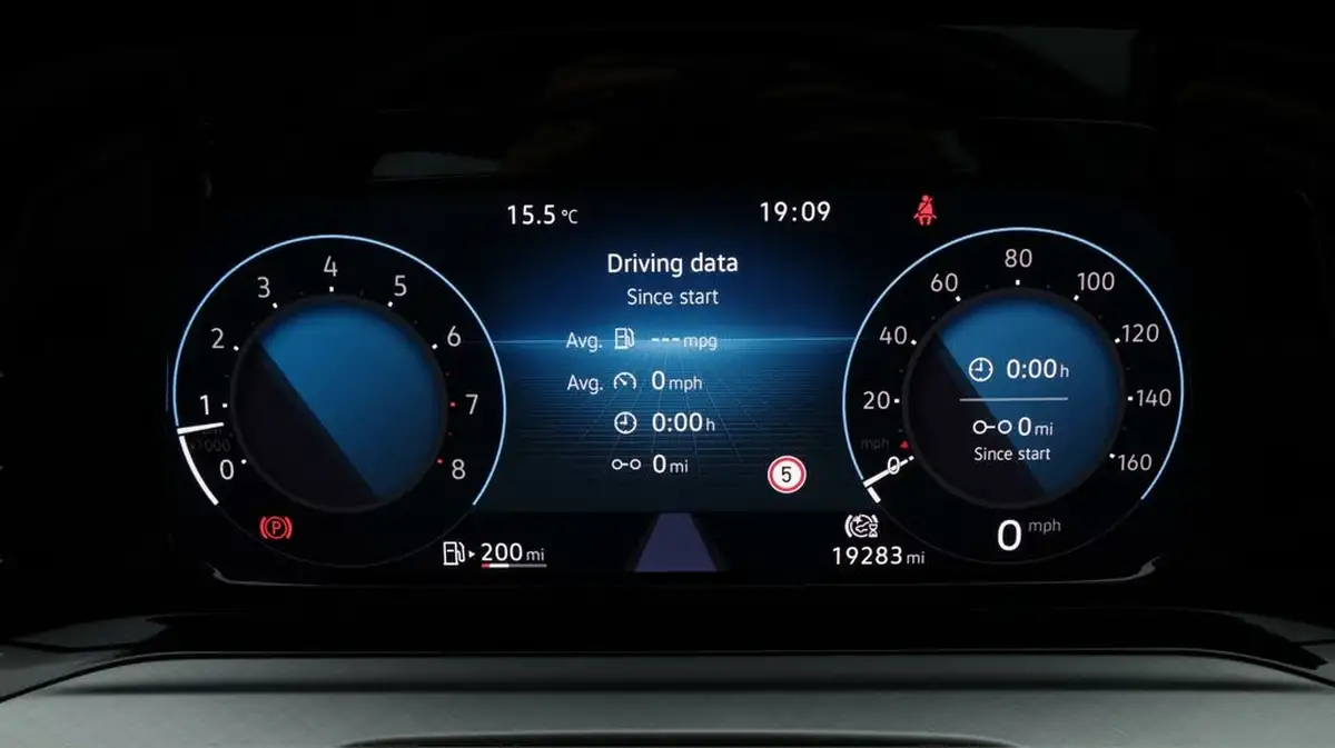 2022-volkswagen-golf-15-tsi-life-130ps-hatchback-big-10