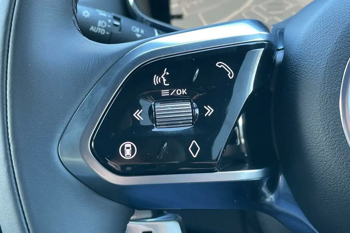 2024-jaguar-f-pace-20-d200-r-dynamic-hse-black-big-25