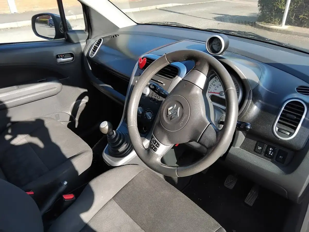 2008-suzuki-splash-12-gls-big-11