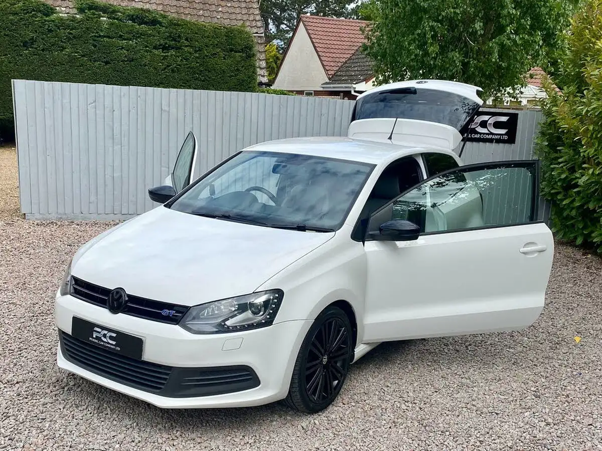 2013-volkswagen-polo-14-bluegt-3d-big-25