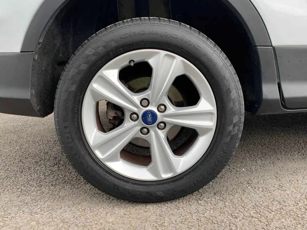 2013-ford-kuga-20tdci-zetec-big-30