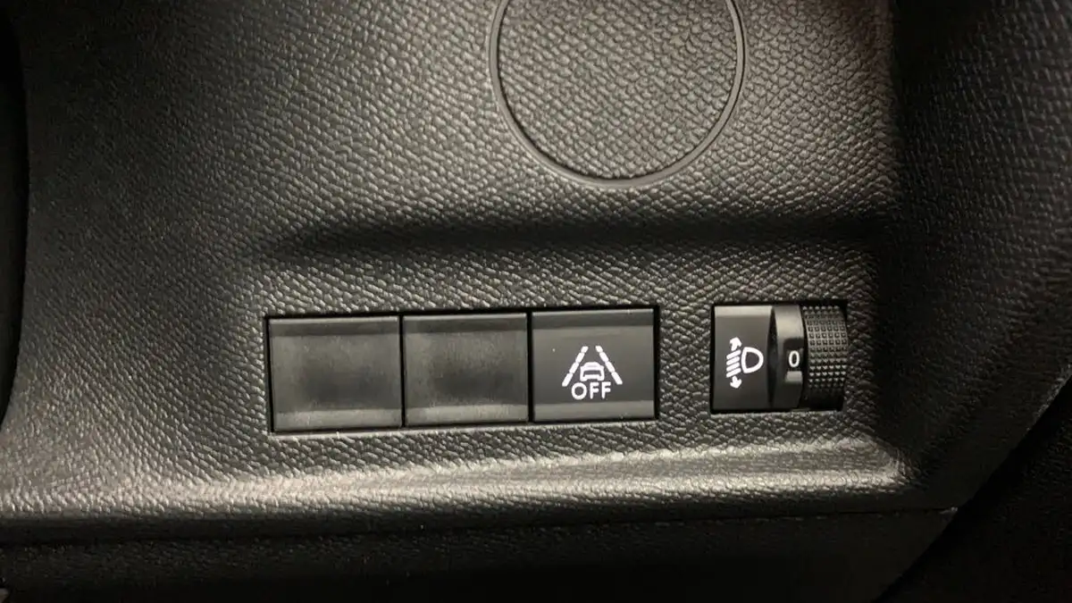 2023-citroen-c4-12-puretech-sense-big-19