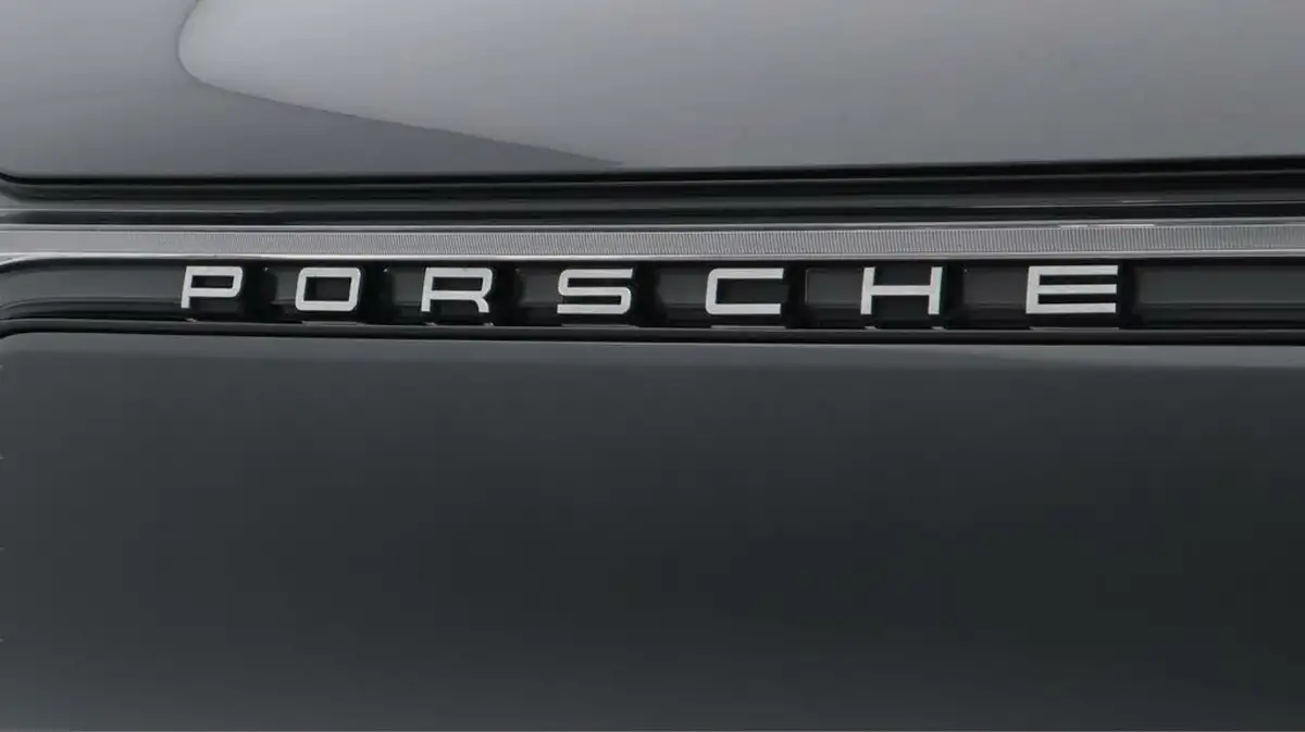2021-porsche-macan-20-245ps-big-24