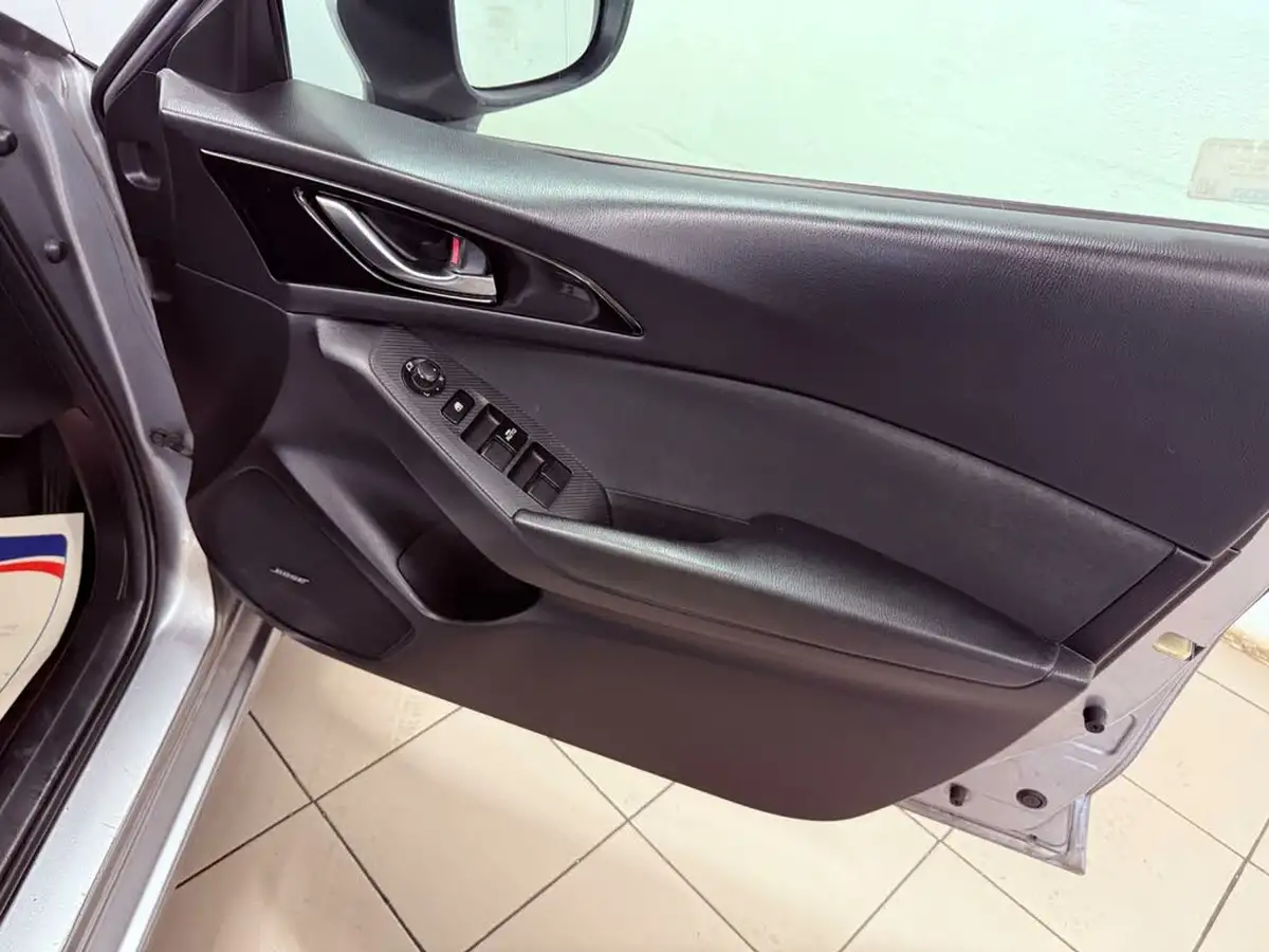 2014-mazda-mazda3-20-sport-nav-120ps-fastback-4d-big-18
