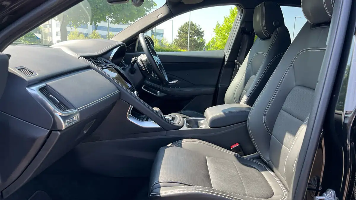 2023-jaguar-e-pace-15-p300e-r-dynamic-s-big-2