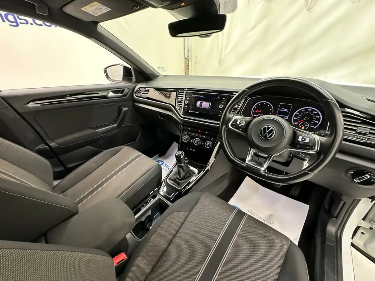 2021-volkswagen-t-roc-15-tsi-black-edition-big-7