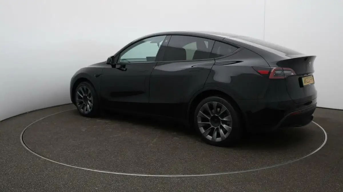 2023-tesla-model-y-e-rwd-big-30