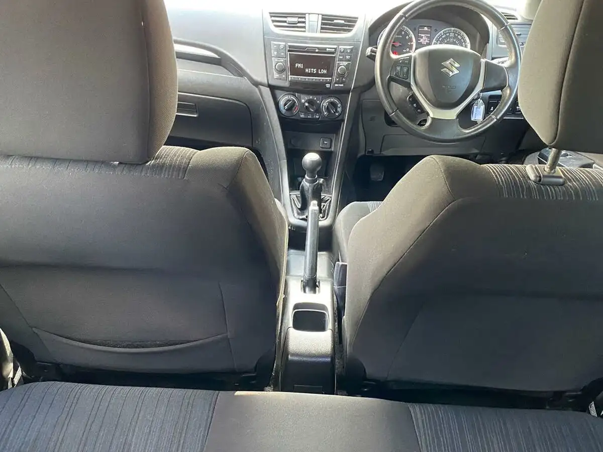 2014-suzuki-swift-12-sz-l-5d-big-33