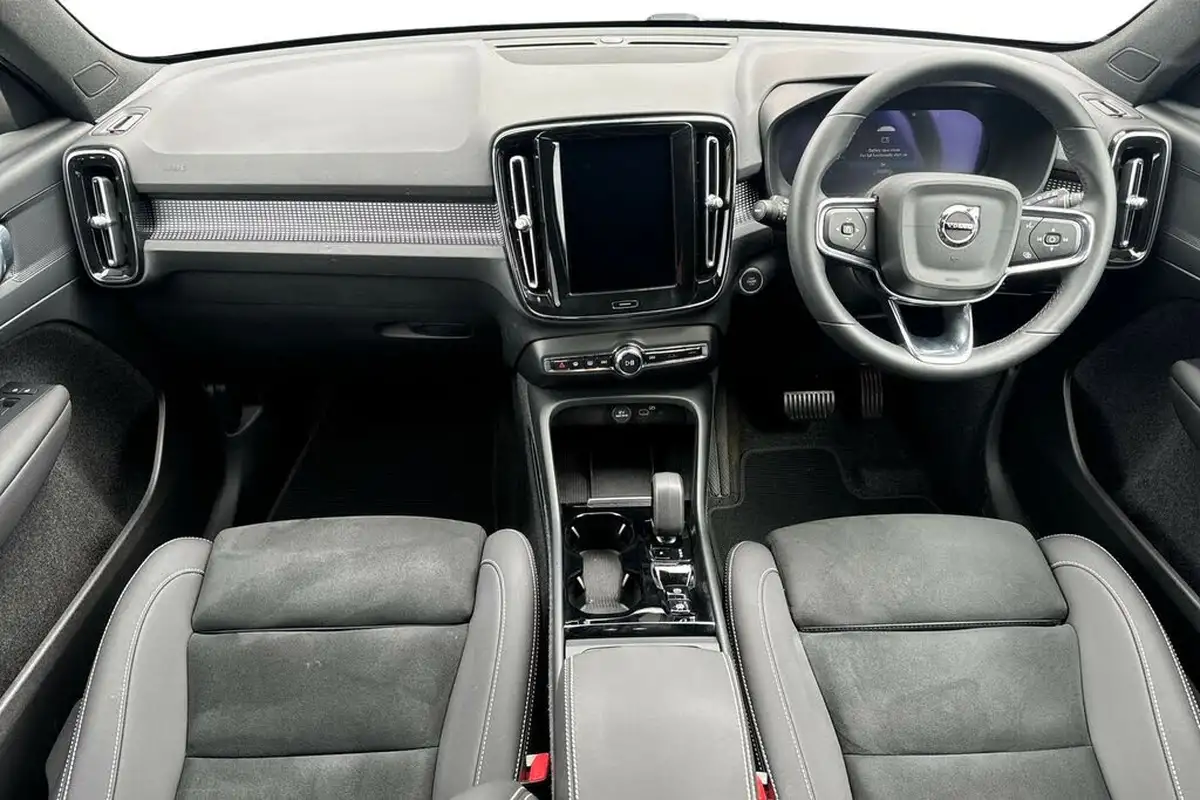 2024-volvo-xc40-20-b3-plus-big-5
