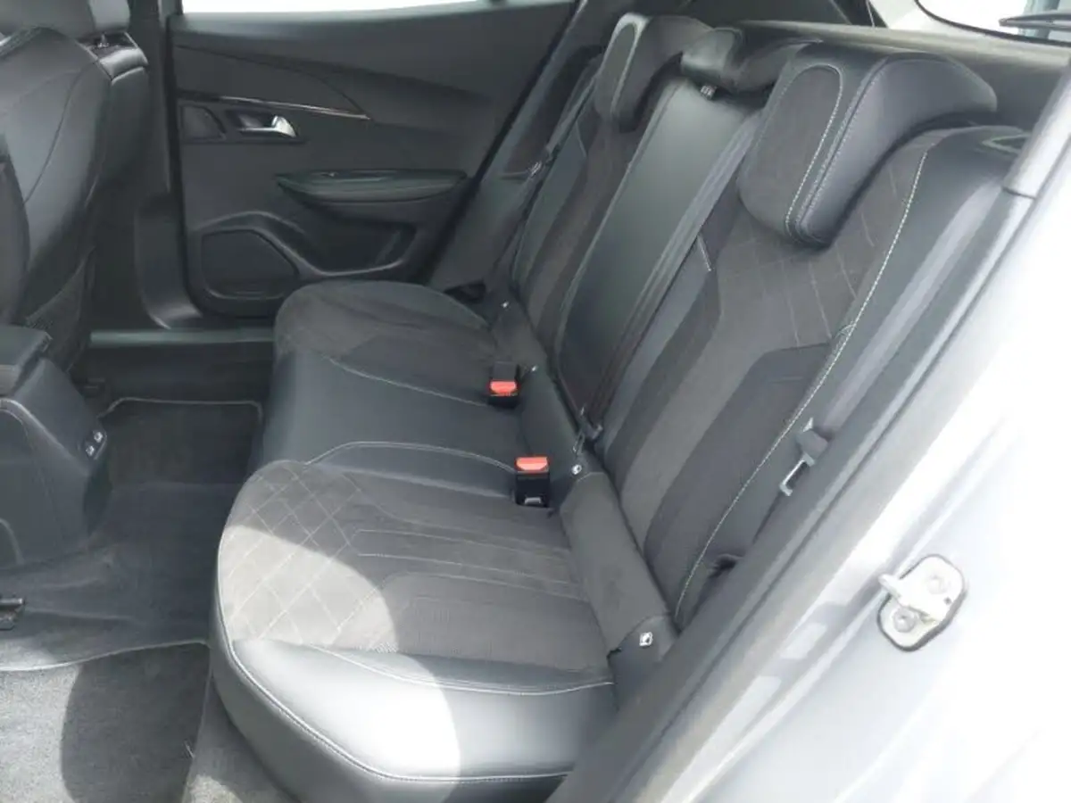 2022-peugeot-2008-suv-e-gt-premium-big-5