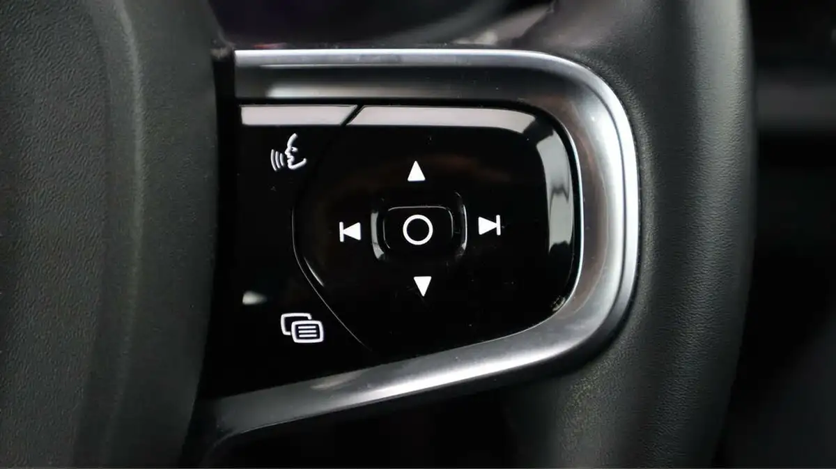 2021-polestar-polestar-2-e-ps2-300kw-long-dual-big-22