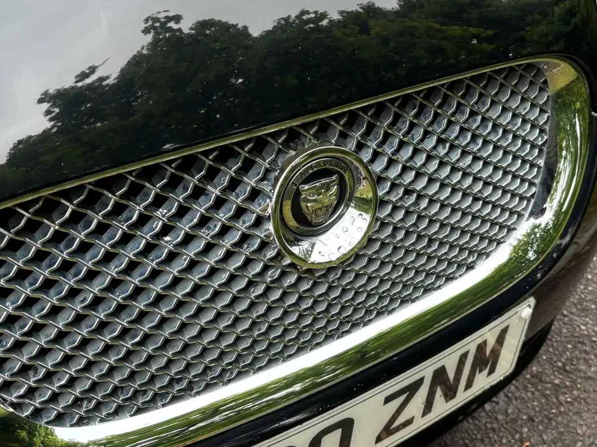 2010-jaguar-xf-30-luxury-big-18