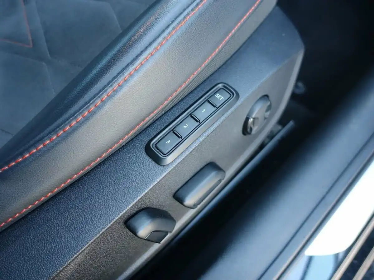 2021-seat-leon-15-tsi-evo-fr-sport-130ps-hatchback-big-42