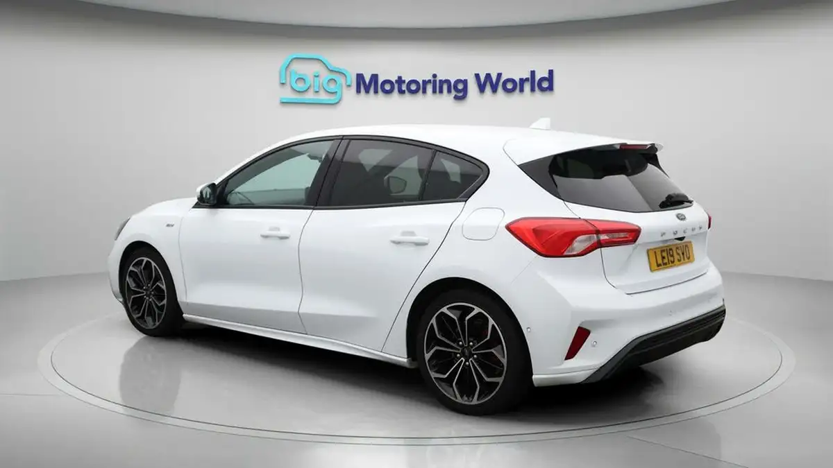 2019-ford-focus-10t-st-line-x-hatchback-big-5
