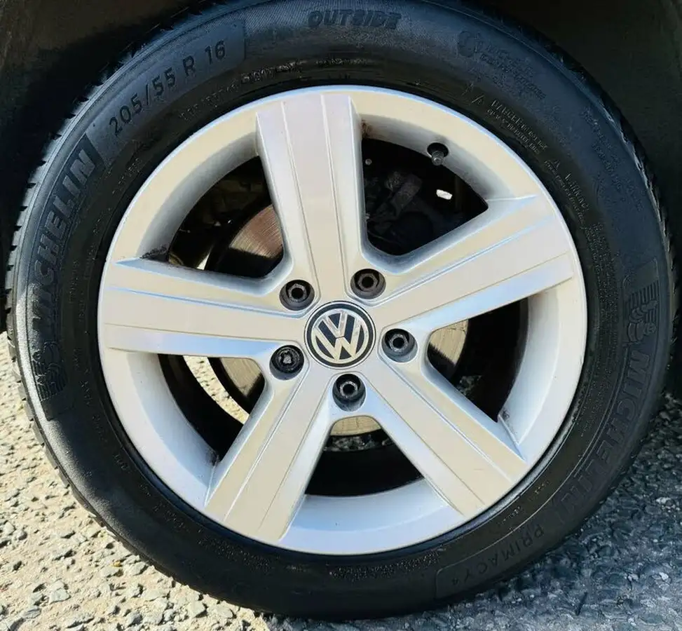 2017-volkswagen-golf-16tdi-match-edition-hatchback-5d-big-23