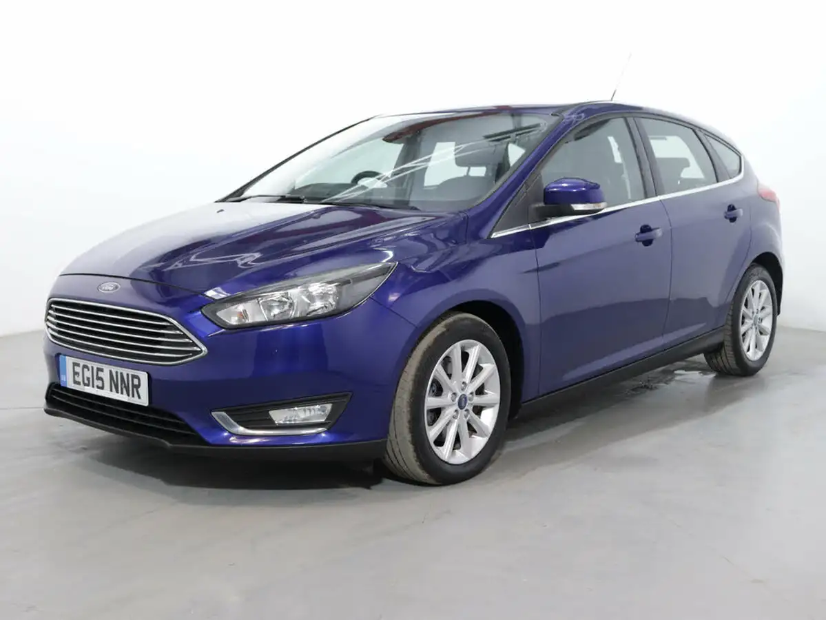 2015-ford-focus-15-titanium-hatchback-big-4
