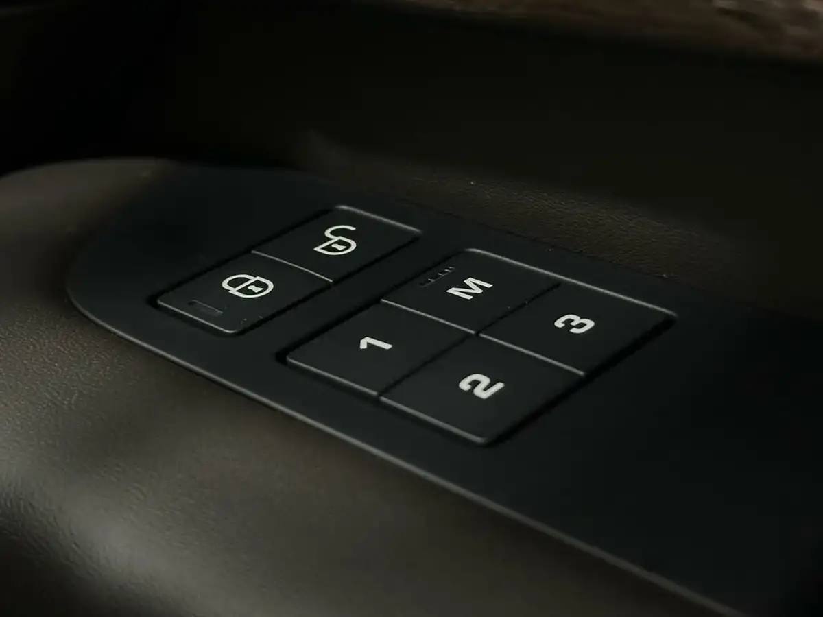 2017-land-rover-discovery-20sd4-hse-luxury-big-20