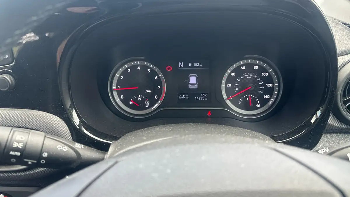 2022-hyundai-i10-12-se-connect-auto-big-12