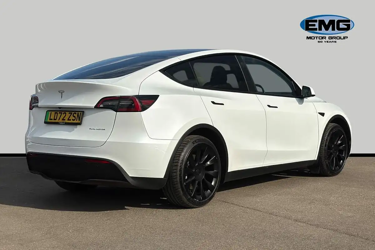 2022-tesla-model-y-e-long-range-big-6