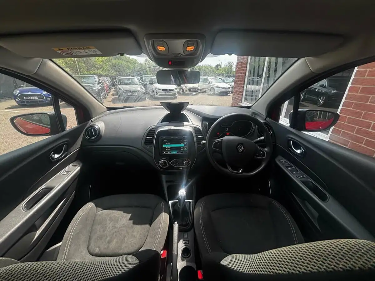 2019-renault-captur-09-tce-iconic-big-14