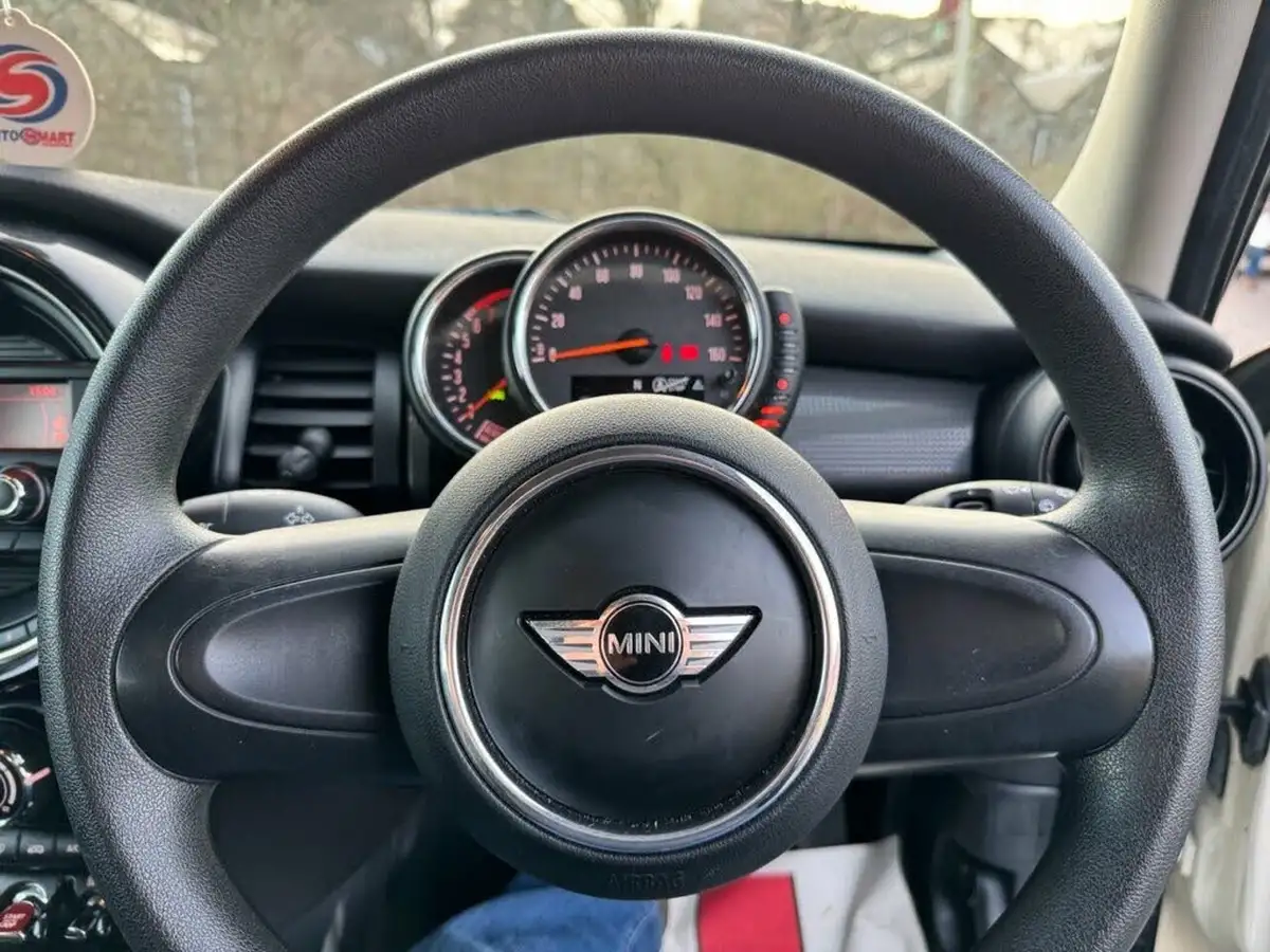 2015-mini-cooper-15-cooper-5d-big-23