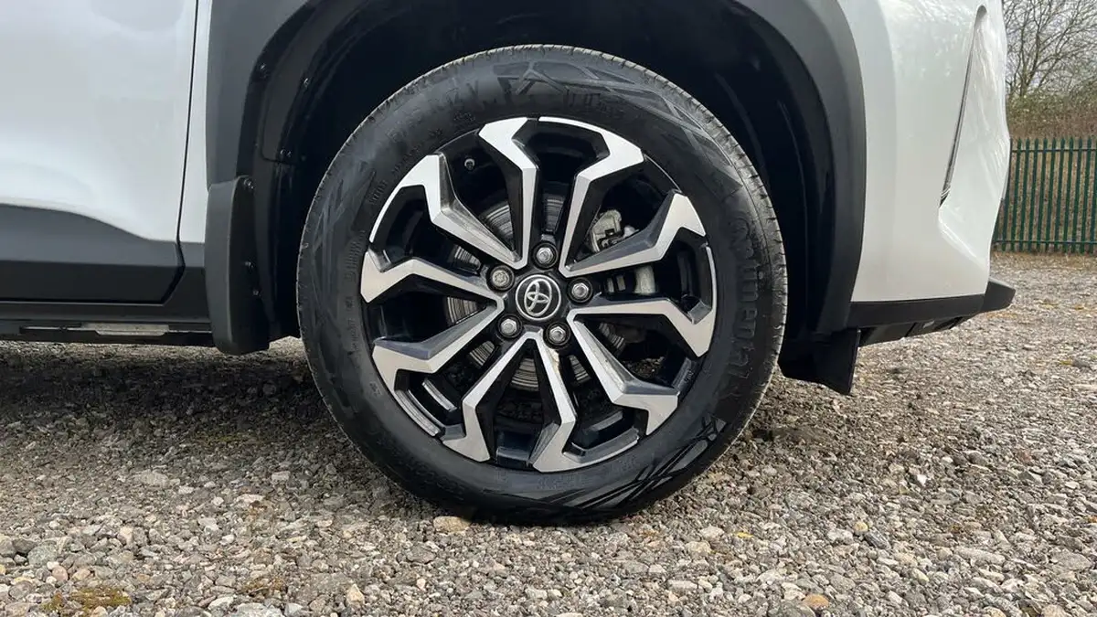 2022-toyota-yaris-cross-15-vvt-i-design-big-17