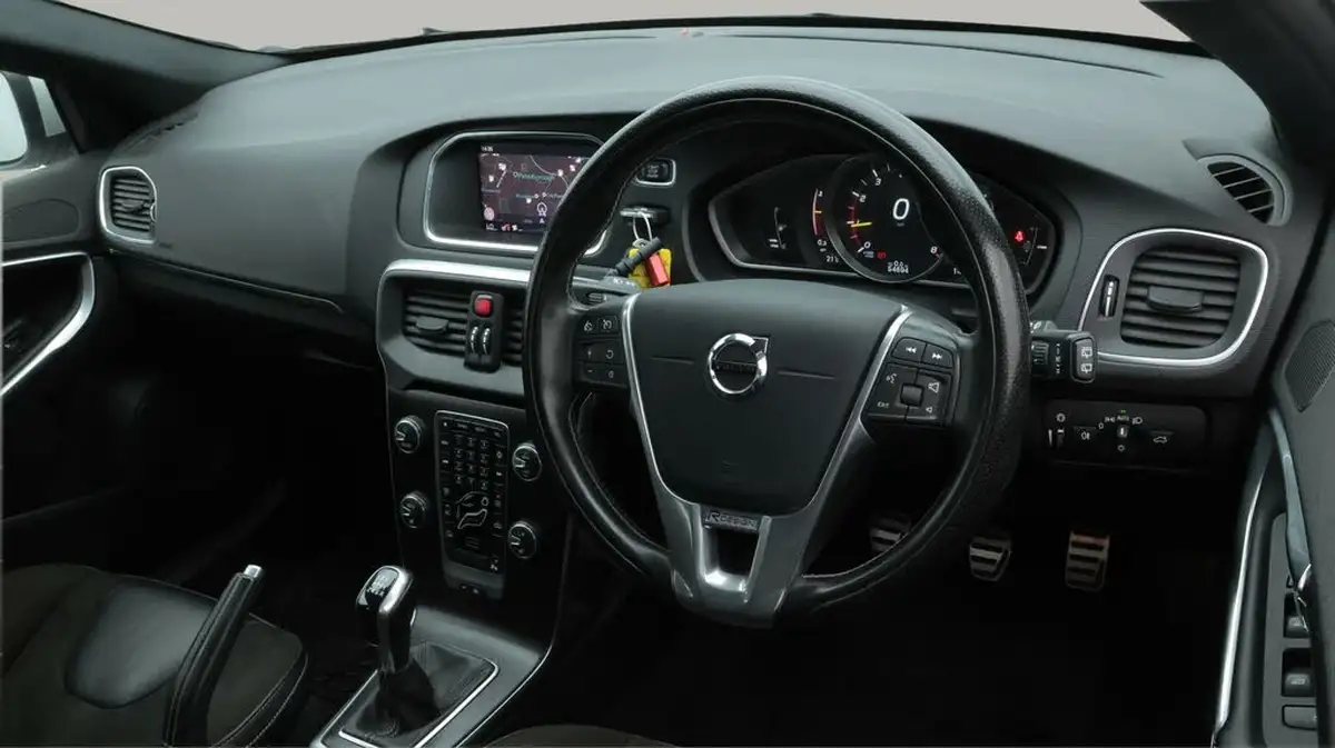 2018-volvo-v40-20-t3-r-design-nav-plus-big-9