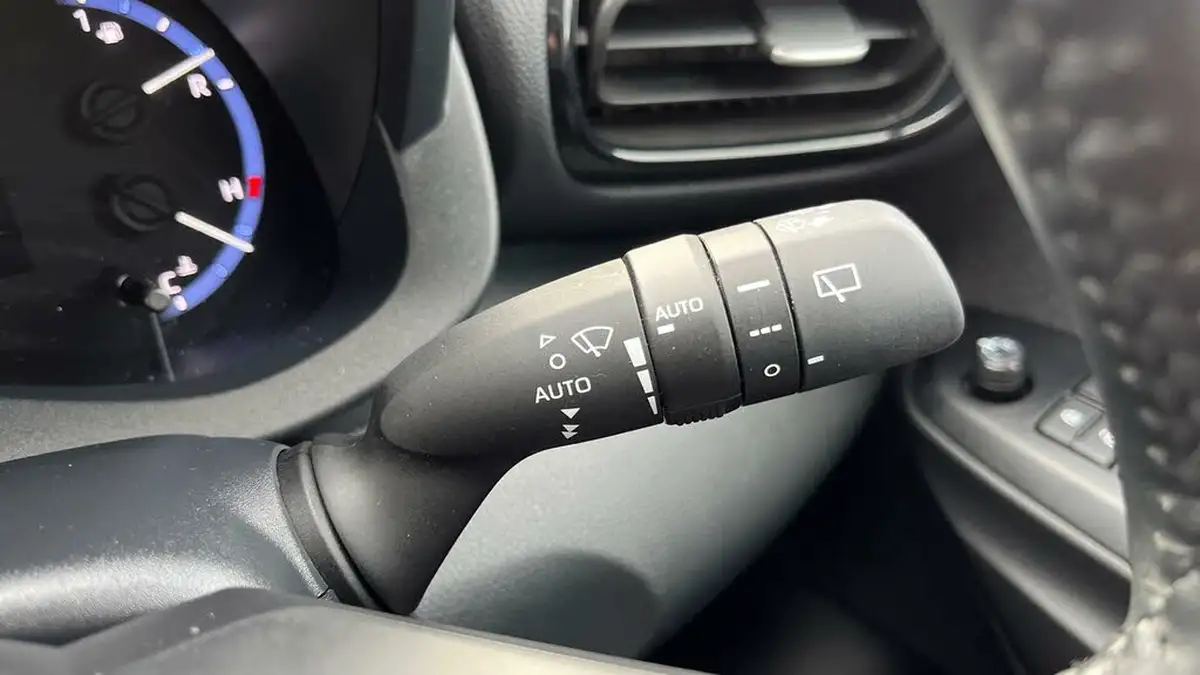 2022-toyota-yaris-cross-15-vvt-i-design-big-45