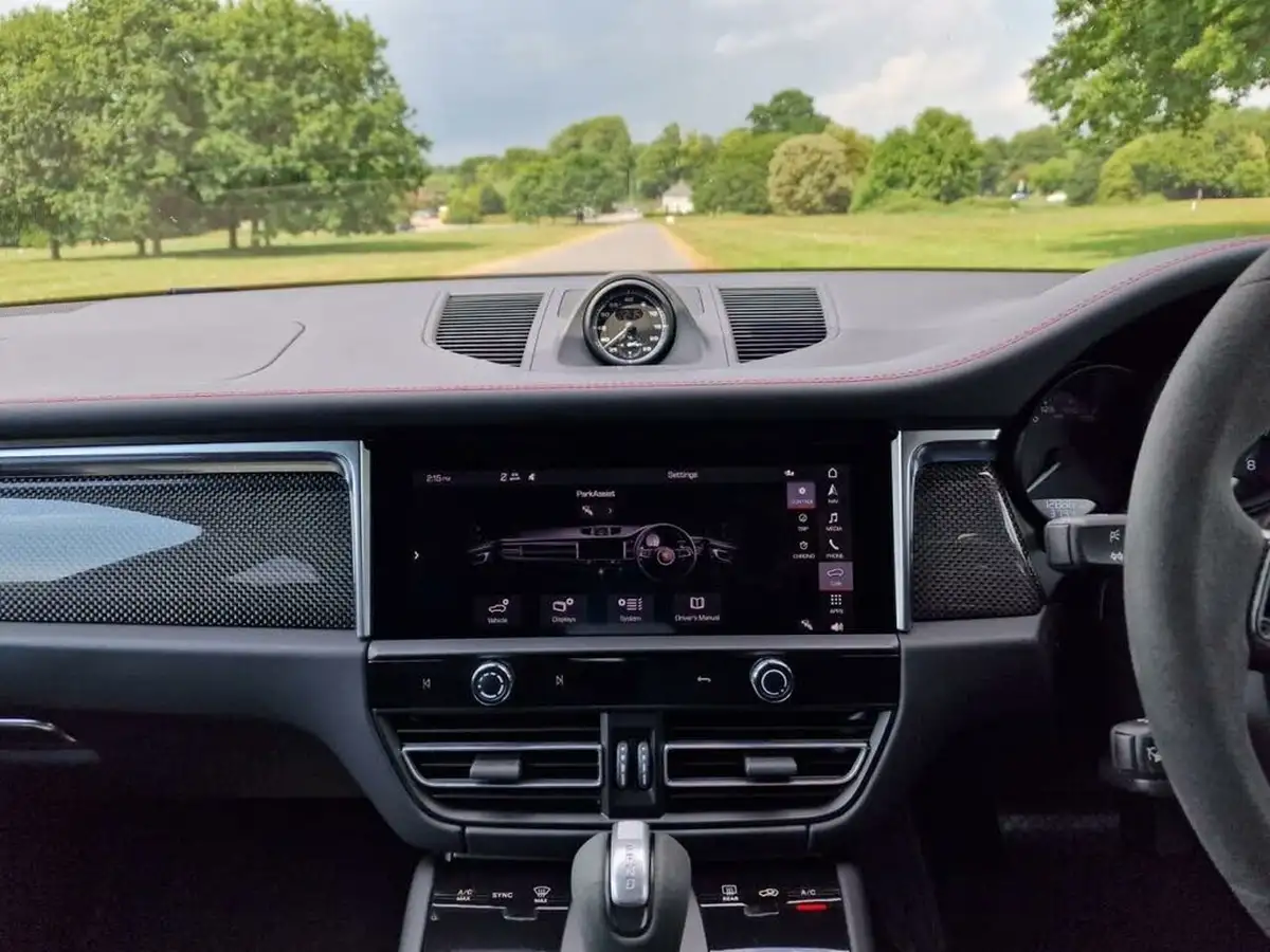 2024-porsche-macan-29-v6-gts-big-13