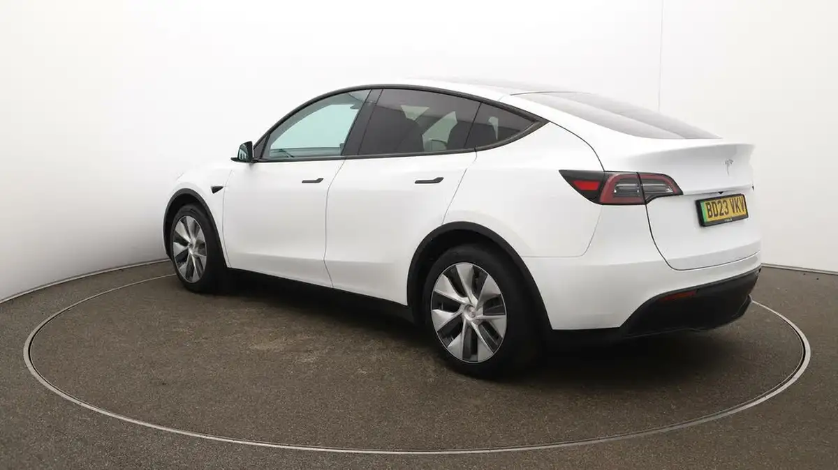 2023-tesla-model-y-e-rwd-big-62