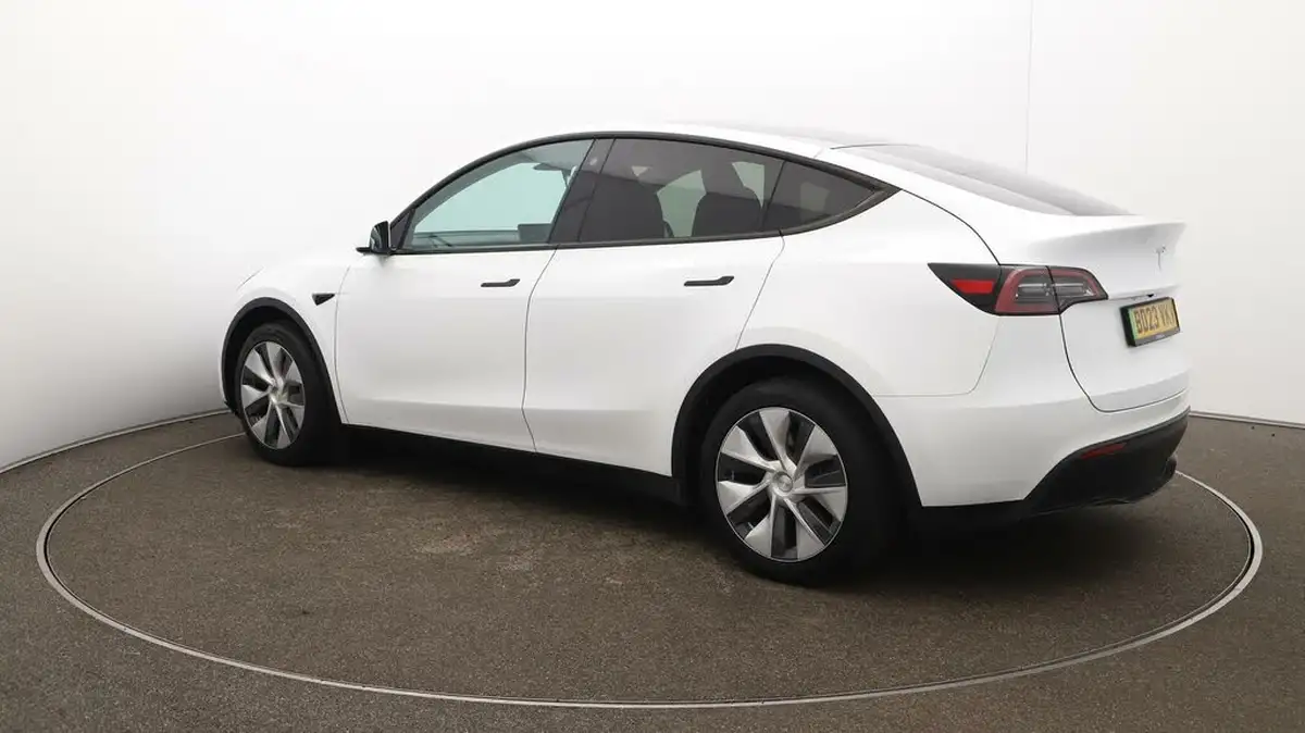 2023-tesla-model-y-e-rwd-big-34
