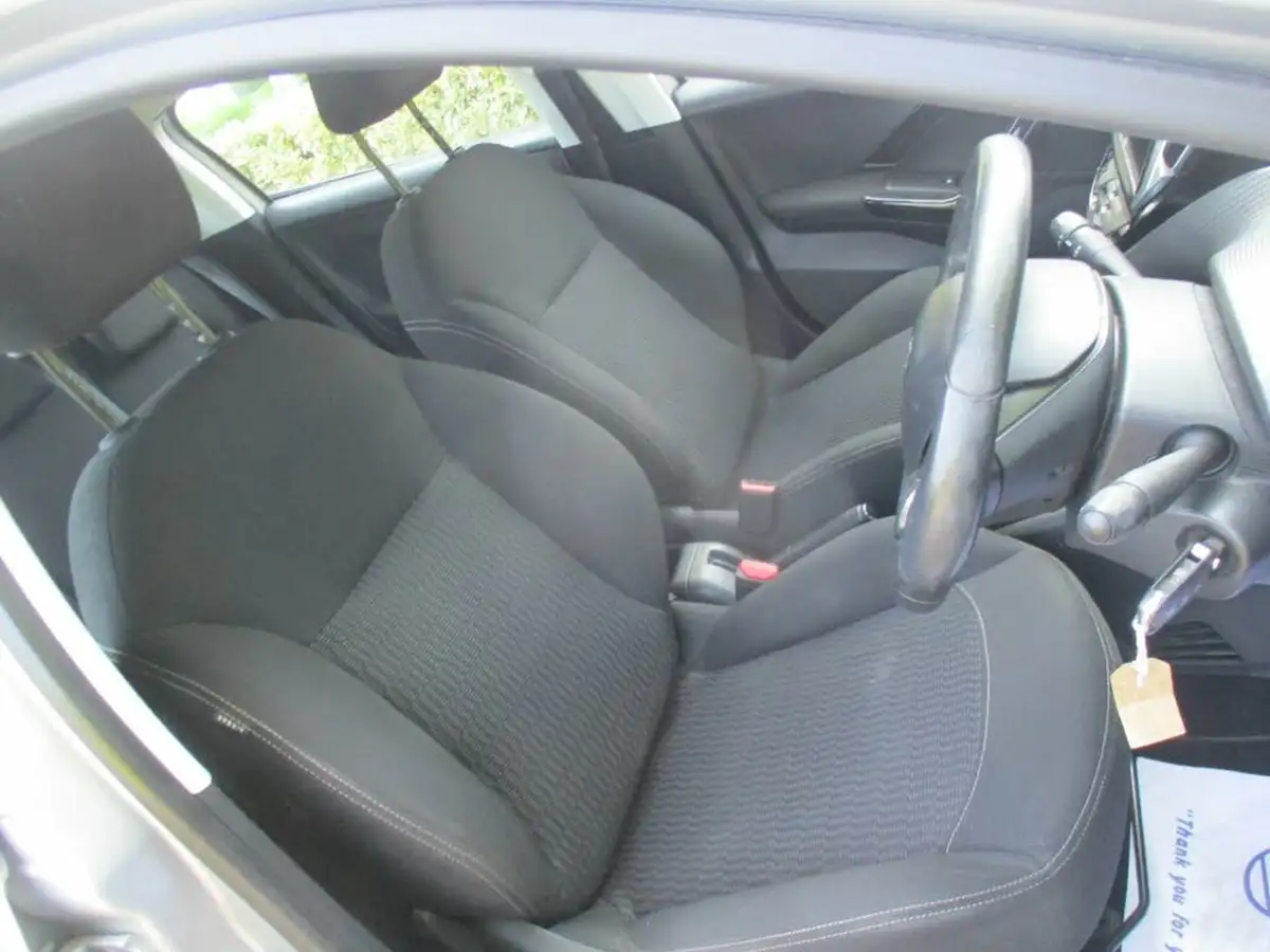 2017-peugeot-208-12-puretech-active-82bhp-5d-big-19