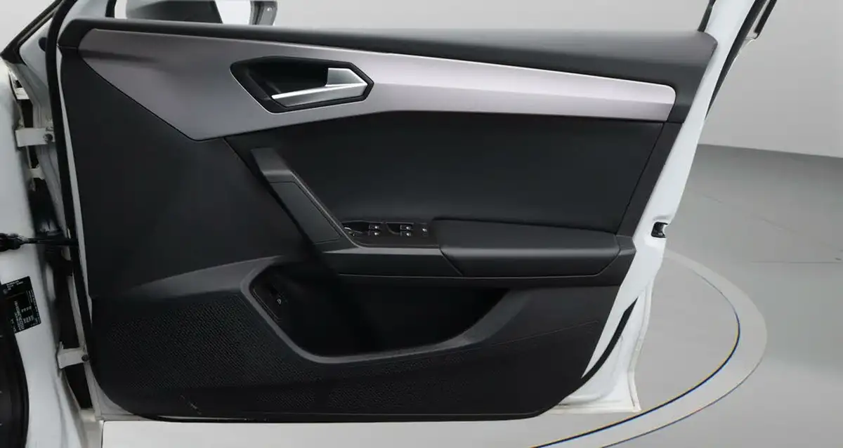 2021-seat-leon-14-e-hybrid-fr-hatchback-big-15