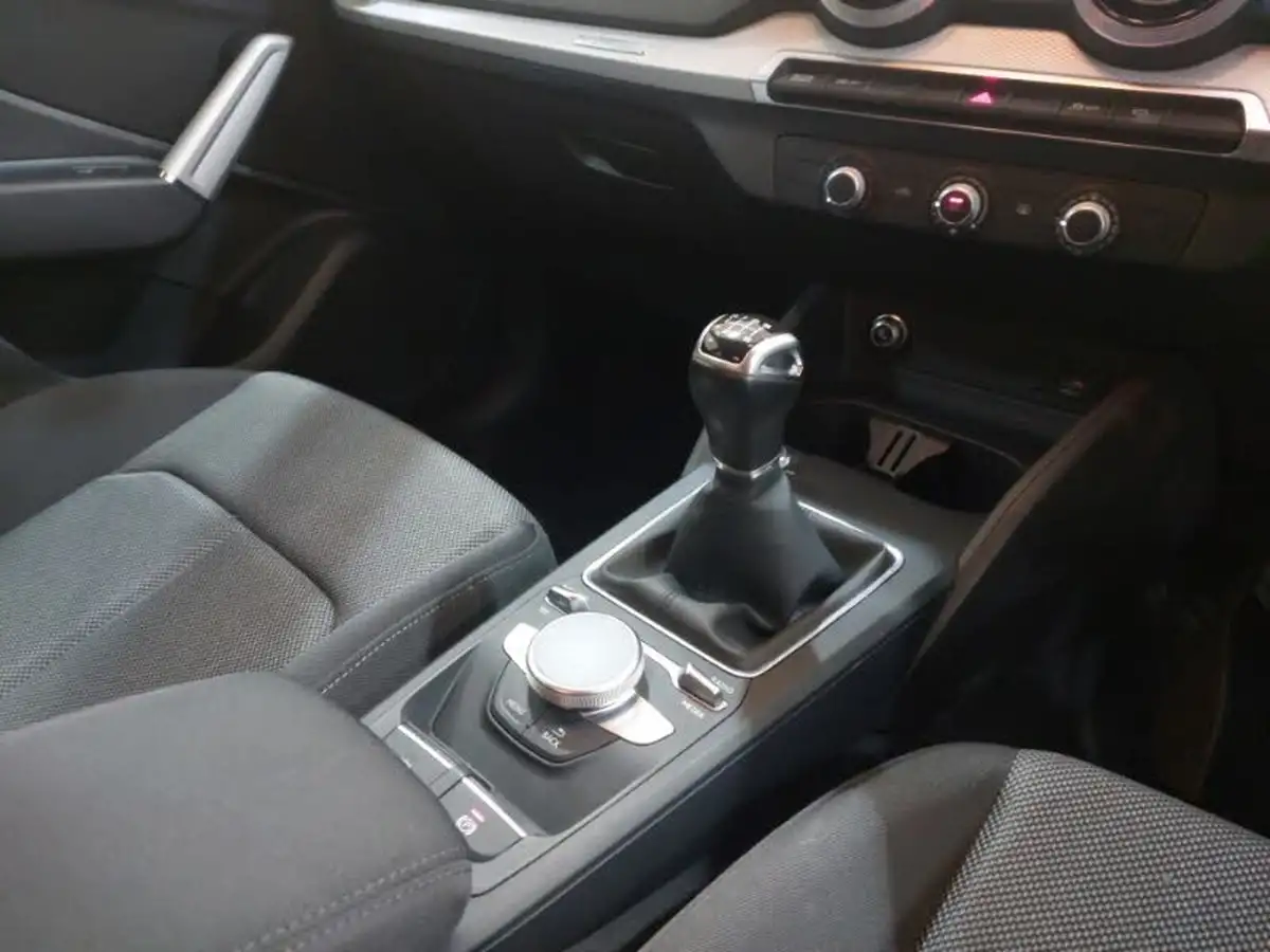 2022-audi-q2-10-30-tfsi-sport-big-18